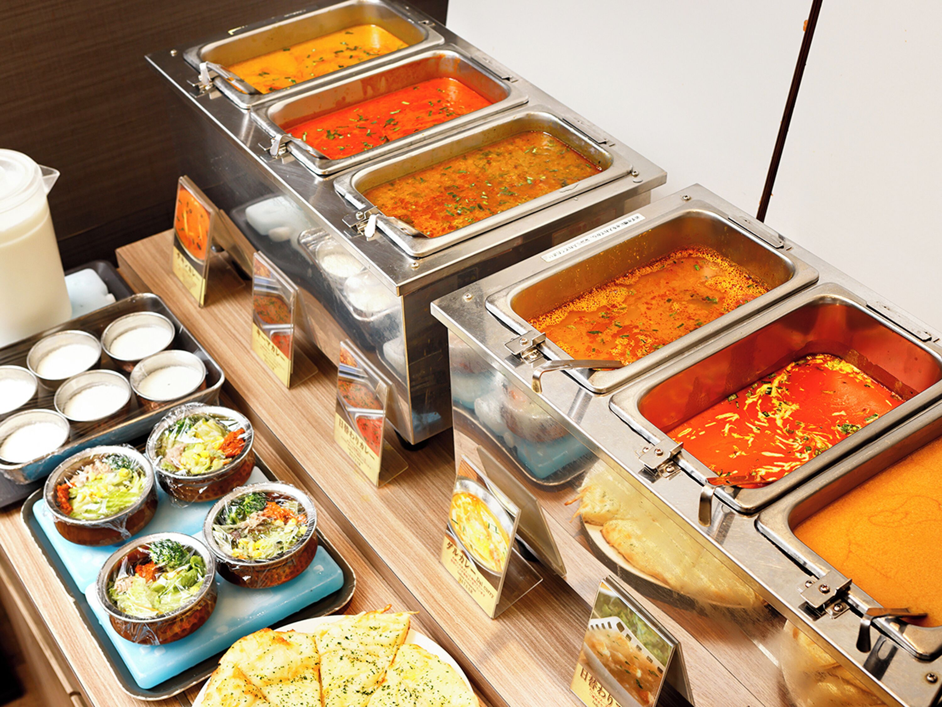 daily buffet breakfast (jpy 1300 per person)