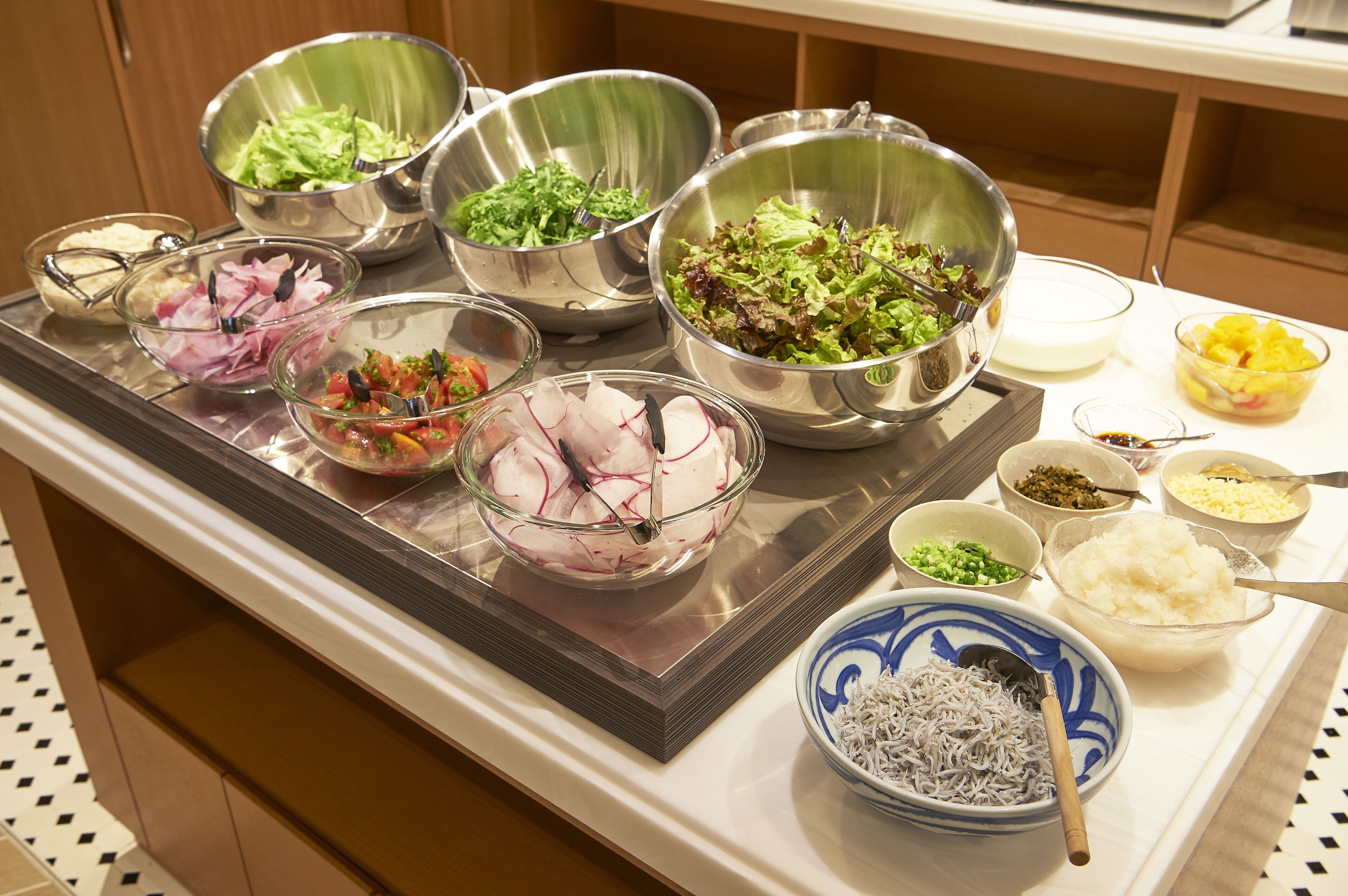 daily buffet breakfast (jpy 1100 per person)