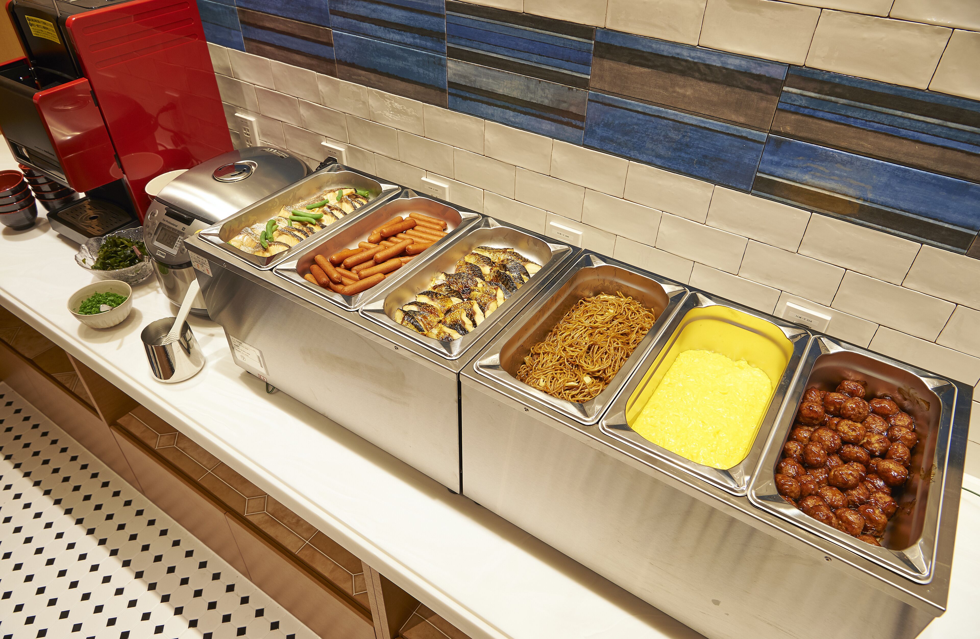 daily buffet breakfast (jpy 1100 per person)