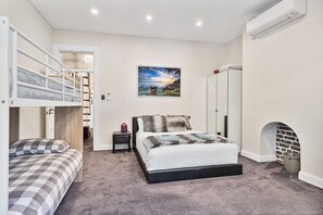 5 bedrooms, desk, iron/ironing board, travel crib - Massive 9 Bed, 3 Bath, 2 Kitchen. $4 Million Mansion - City Centre, Home Cinema! (Surry Hills)