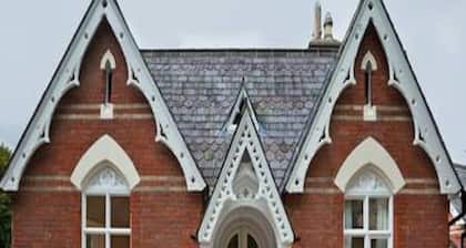 Nice double room and bathroom with own door access