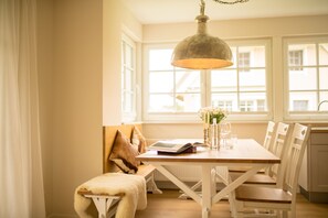 Dining - Jagdhaus - noble living under thatch (Born auf dem Darss)