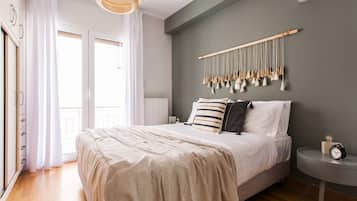 1 habitación, escritorio y espacio para trabajar con laptop