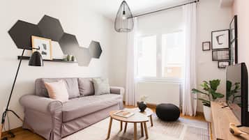 Apartment, 1 Bedroom | Living room | 43-inch flat-screen TV with satellite channels, Smart TV, Netflix