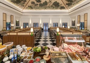Tägliches Frühstücksbuffet gegen Gebühr