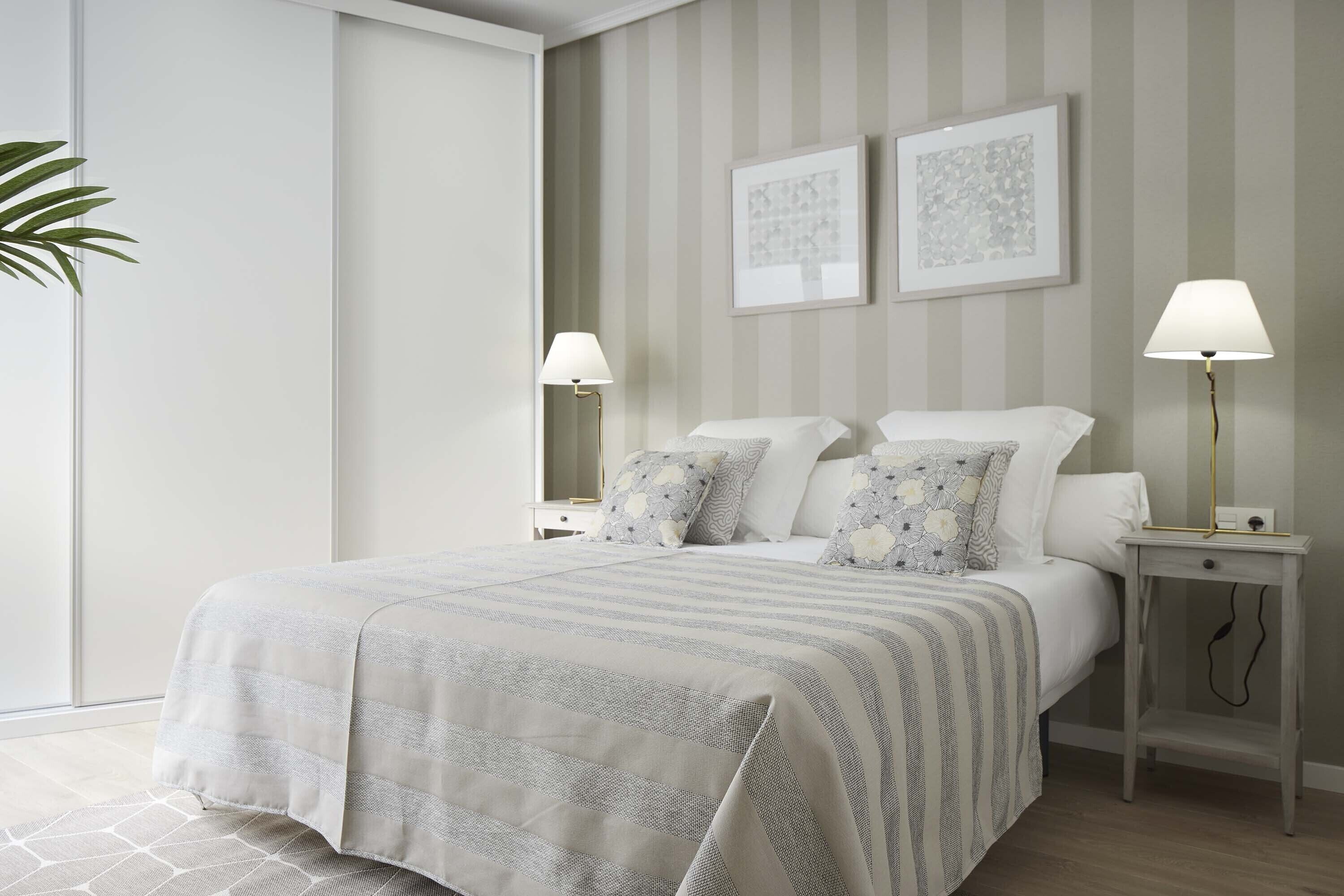 3 slaapkamers, een strijkplank/strijkijzer, gratis wifi, beddengoed