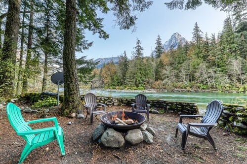 Dog-friendly cottage on the river with private hot tub, mountain views & firepit