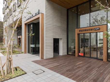 Property entrance. JR East Hotel Mets Premier Tokyo Bay Shinkiba