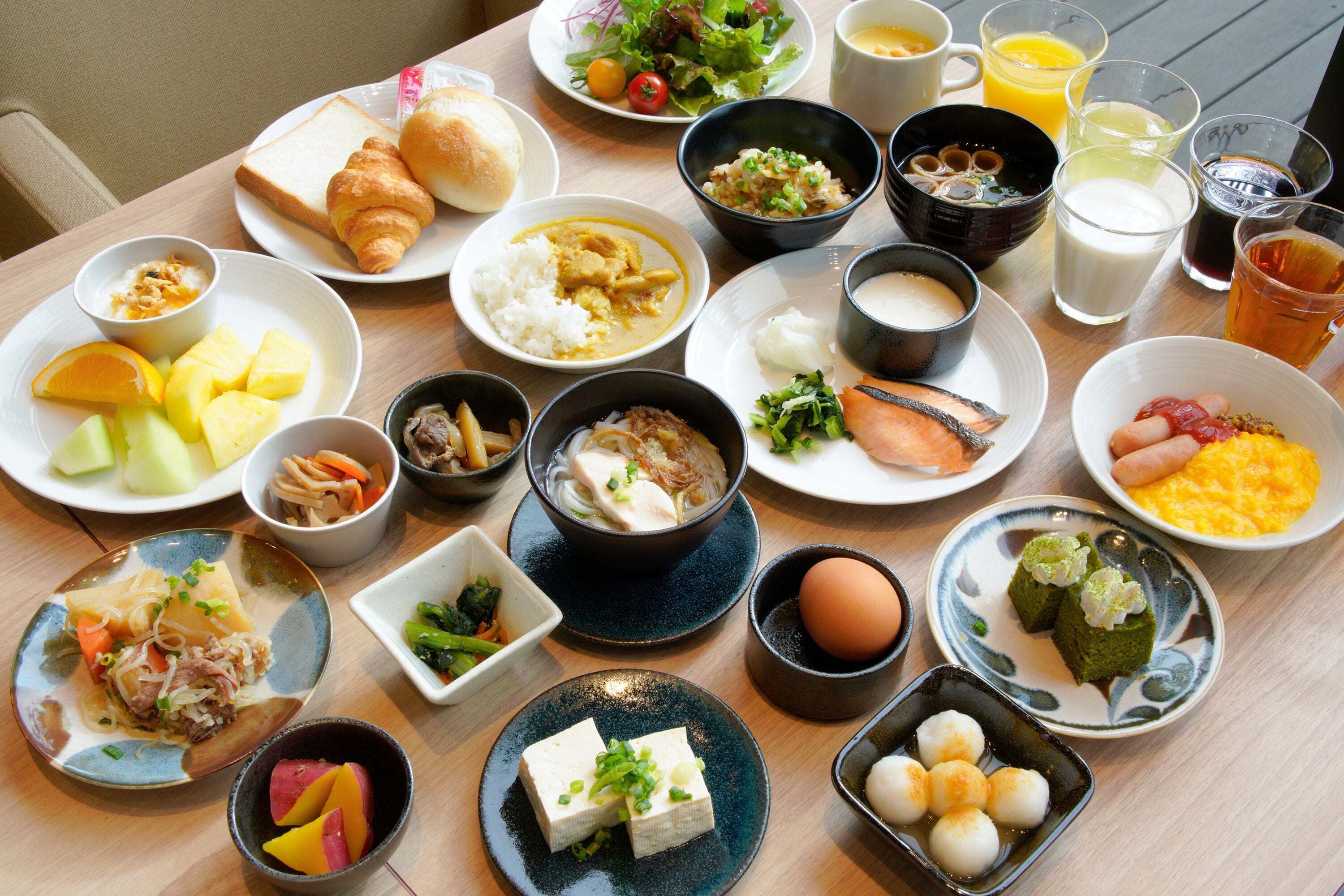 daily buffet breakfast (jpy 1800 per person)