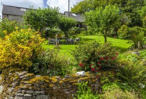 Outdoor dining - Stockham Farm, Dulverton (Dulverton)