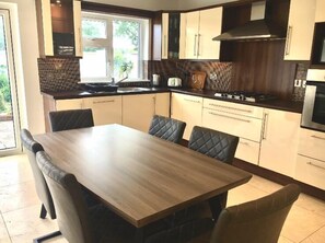 Private kitchen - Shangri-La (Killarney)