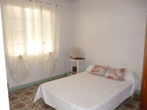 2 chambres, fer et planche à repasser