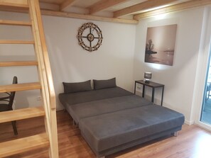 1 bedroom, in-room safe, free WiFi, bed sheets