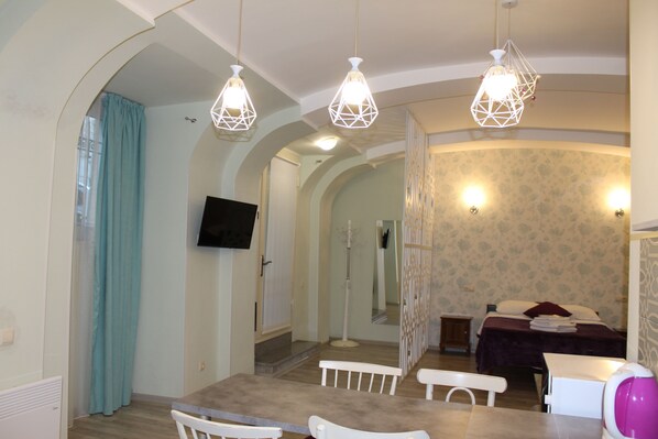 Strykejern/-brett, internettilgang og sengetøy