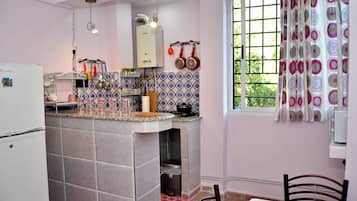 Fridge, microwave, cookware/dishes/utensils