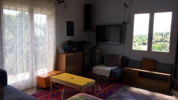 Télévision, jeux vidéo, livres, chaßne hi-fi