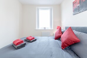Apartment, 2 Bedrooms, Balcony | 2 bedrooms, individually furnished, iron/ironing board, free WiFi - Harrow City Apartment (Harrow)