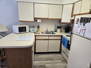 Fridge, microwave, oven, stovetop - Steps from the Beach in ocean City md (Ocean City)