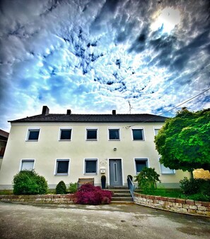 Exterior - Romantic farmhouse on the Limes (Laimerstadt)