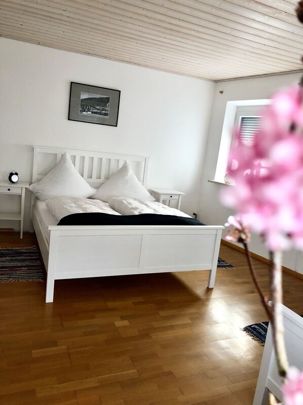 7 bedrooms, iron/ironing board, WiFi, bed sheets