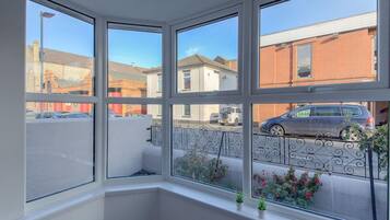 The Bay Family Apartment ground floor (Apartment 1) | Living area | Smart TV