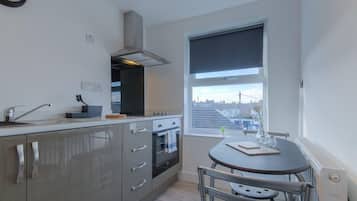 The Breeze, Premium Apartment, Town View (Apartment 5) | Private kitchen | Fridge, microwave, oven, stovetop