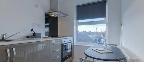 The Breeze, Premium Apartment, Town View (Apartment 5) | Private kitchen | Fridge, microwave, oven, stovetop