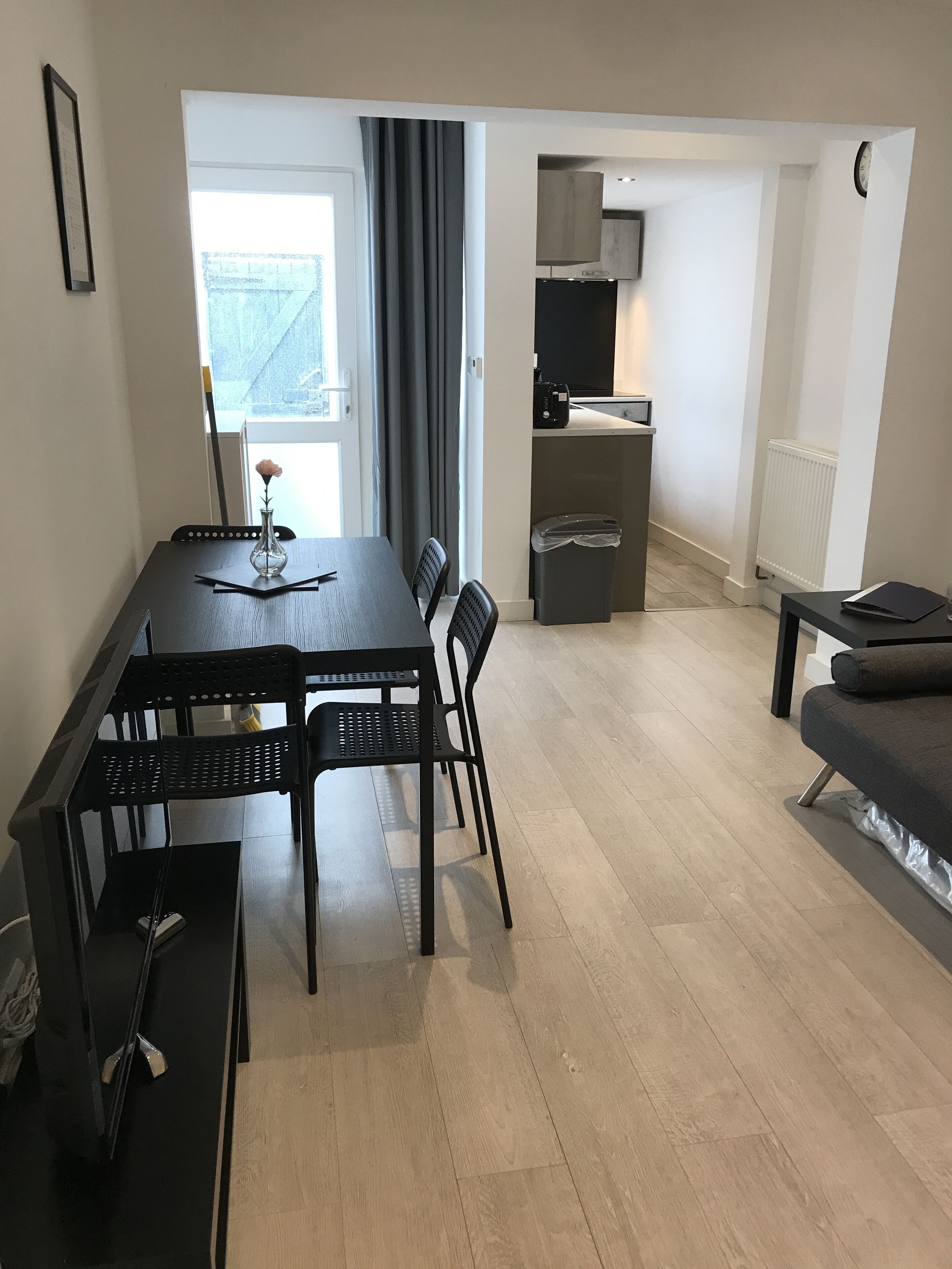 The Cottage, Family Cottage, multiple beds (Apartment 6) | Living room | Smart TV