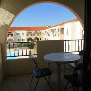 Outdoor dining - Apartment with communal pool 4PB287 (LE BARCARES)