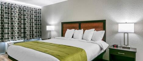 Chambre, 1 très grand lit, accessible aux personnes à mobilité réduite, non-fumeurs | Fer et planche à repasser, Wi-Fi gratuit, draps fournis