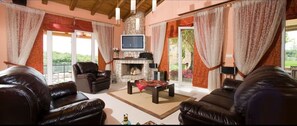 Smart TV, chimenea, videojuegos y reproductor de DVD 