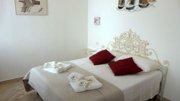 In-room safe, individually furnished, desk, laptop workspace