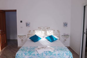 Comfort-Zimmer | Zimmersafe, individuell eingerichtet, Schreibtisch