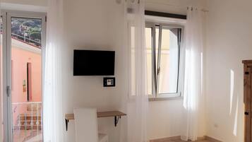 Rom – comfort | Safe på rommet, individuelt innredet og skrivebord