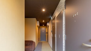 Hallway - Guest House One More Heart Enmachi 4 (Kyoto)