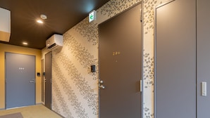 Hallway - Guest House One More Heart Enmachi 4 (Kyoto)