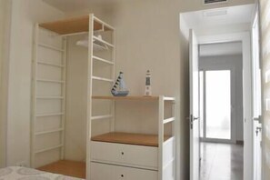 1 slaapkamer, een strijkplank/strijkijzer, wifi, beddengoed