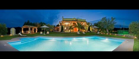 Indoor pool, outdoor pool