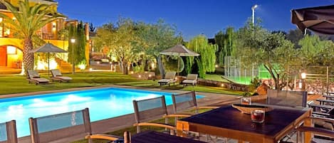 Piscine couverte, piscine extérieure