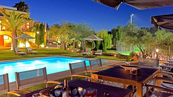 Indoor pool, outdoor pool