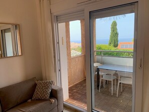 Flat-screen TV - Appart 4 pers, 2 Bedrooms, with terrace sea view, Clim, private packing (MONTICELLO)