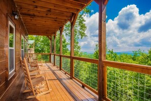 Terrace/patio - Free Attractions Pvt Pool, Mtn and City views. View fireworks from Hot tub! (Gatlinburg)