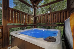 Bañera de hidromasaje al aire libre
