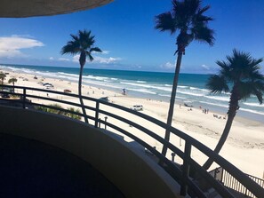 Am Strand, Liegestühle, Strandtücher