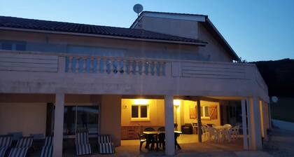 Homerez - Maison charmante à Saint-Géry avec piscine partagée