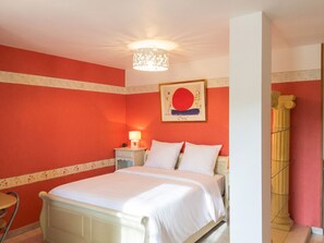 4 Schlafzimmer, Schreibtisch, Bügeleisen/Bügelbrett, Reisekinderbett