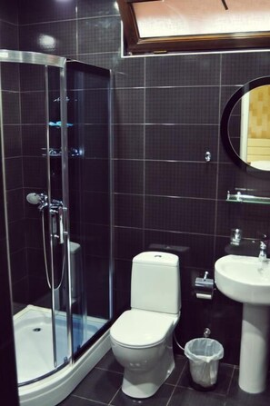 Standard-Einzelzimmer | Badezimmer