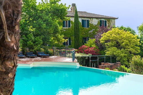 Villa Dipendenza, Historic Holding with  wonderful swimming pool