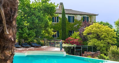 Villa Dipendenza, Historic Holding with wonderful swimming pool