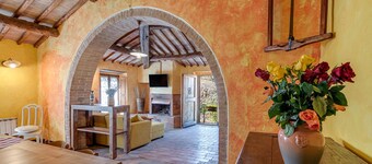 Villa Dipendenza, historische Holding mit wunderschönem Schwimmbad